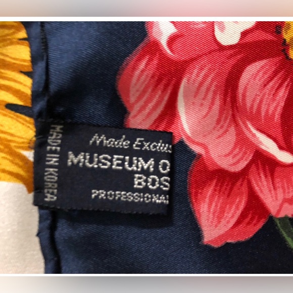 Museum of Fine Arts Boston 100%Pure Silk Scarf Floral 34” x 34” Lily Hortencia - Picture 11 of 15